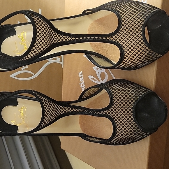 Christian Louboutin Black Suede and Mesh Peep toe. Size 42. Pre owned - Picture 2 of 8